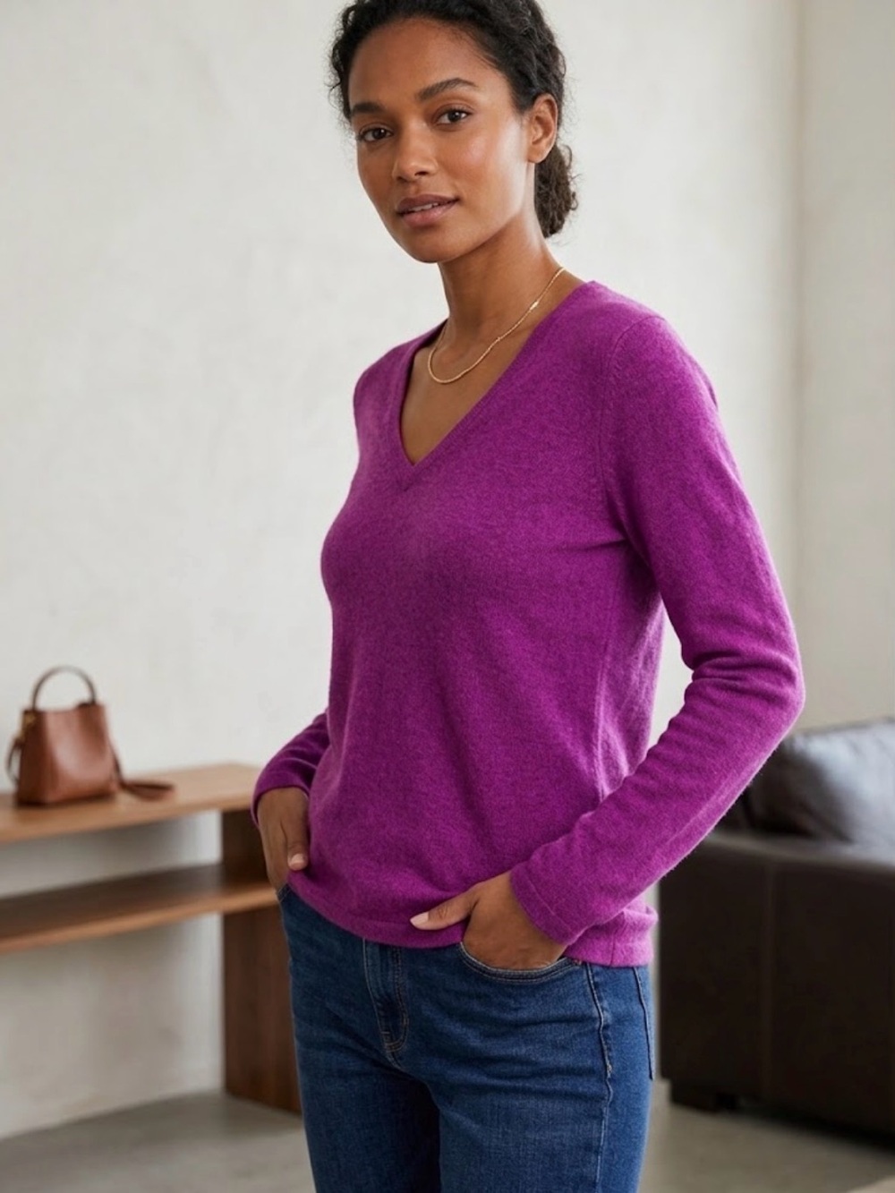Black Saks Fifth Avenue cashmere V-Neck Lightweight Sweater in Bright Magenta